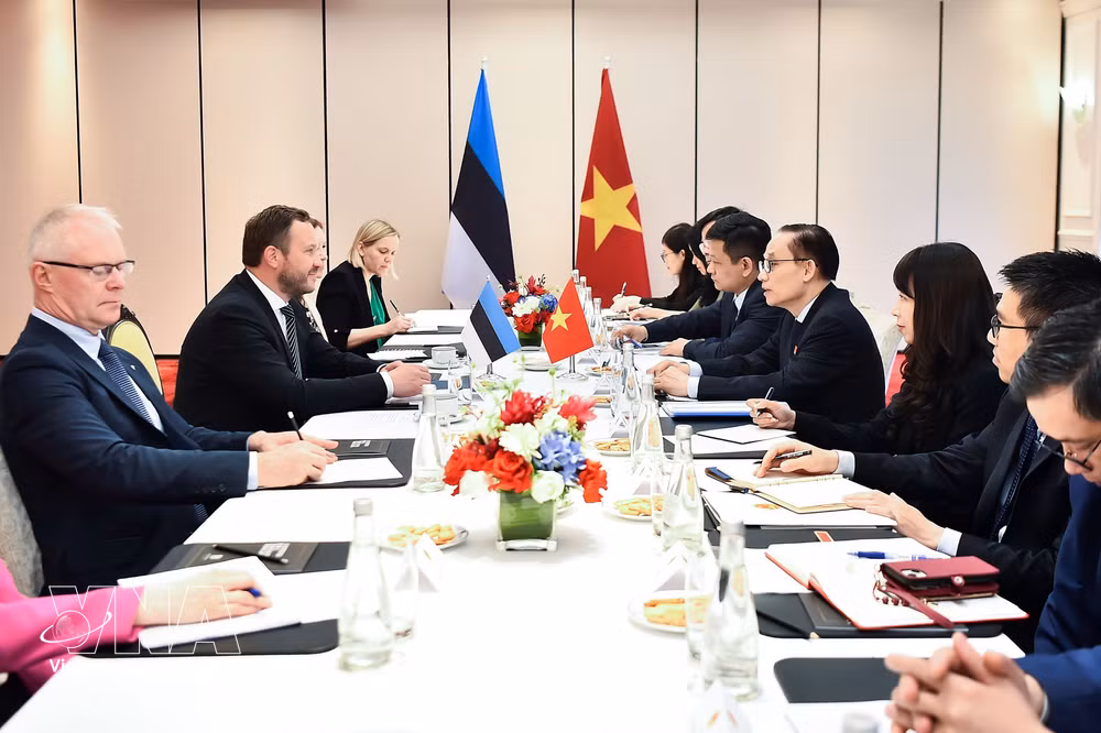 vnanet-potal-bo-truong-ngoai-giao-le-hoai-trung-hoi-dam-voi-bo-truong-ngoai-giao-estonia-margus-tsahkna-8721345.jpg