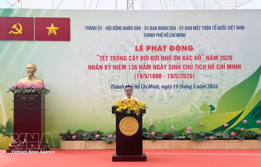 胡志明市人民委员会副主席裴明盛在仪式上发表讲话。图自越通社 vnanet-potal-tp-ho-chi-minh-phat-dong-tet-trong-cay-huong-toi-muc-tieu-do-thi-xanh-va-net-zero-8770602.jpg