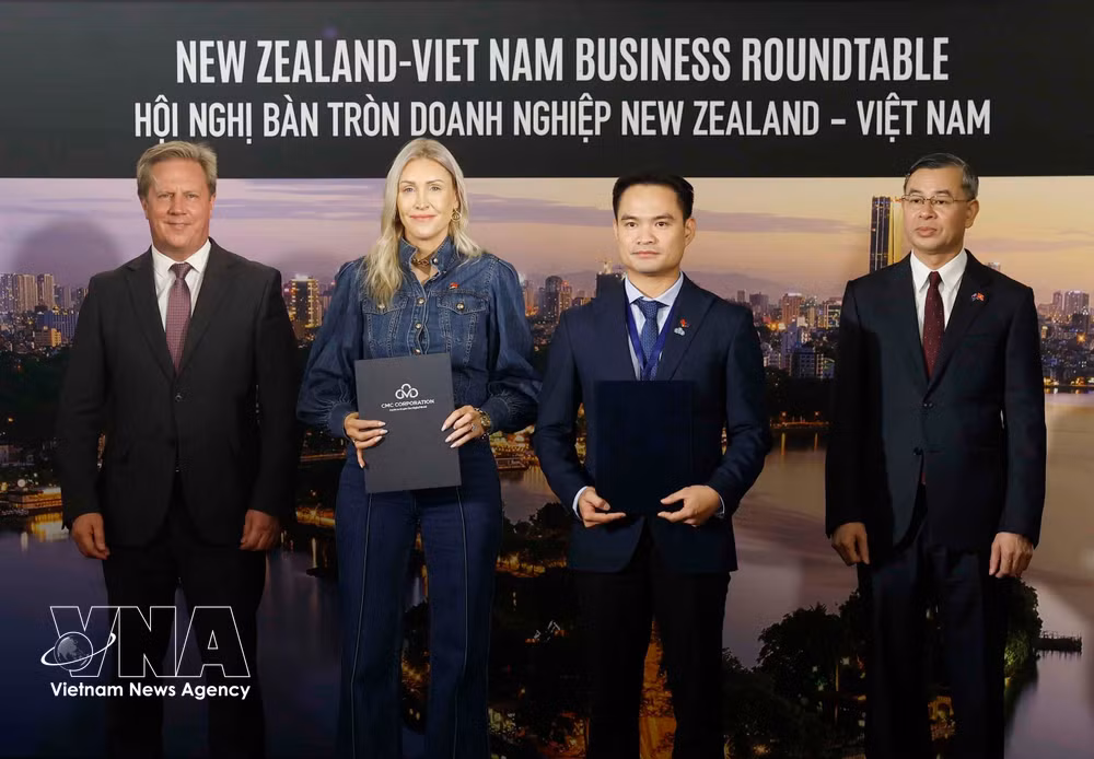 vnanet-trao-cac-thoa-thuan-hop-tac-giua-doanh-nghiep-hai-nuoc-anh-ttxvn.jpg
