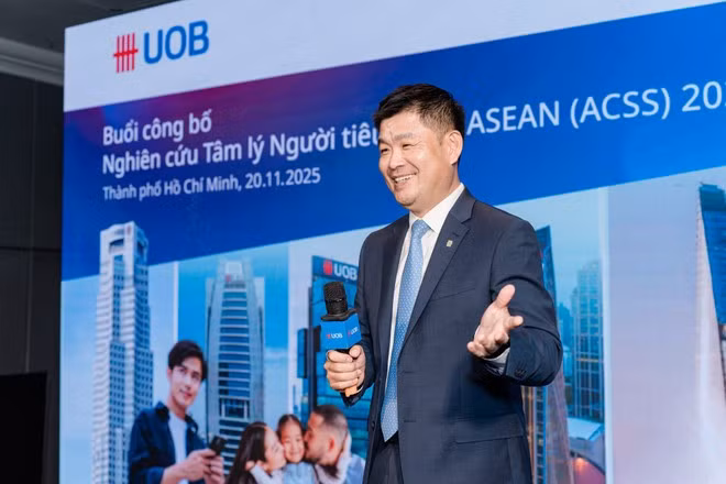 1-ong-paul-kim-giam-doc-khoi-dich-vu-tai-chinh-ca-nhan-ngan-hang-uob-viet-nam.jpg