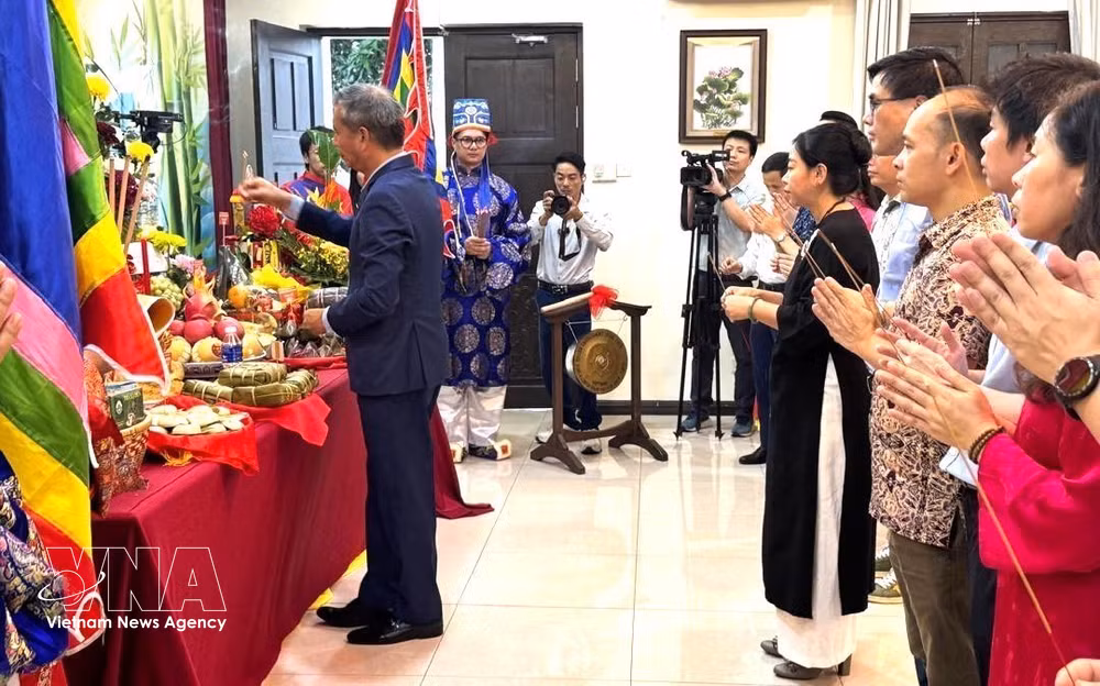 vnanet-potal-thieng-lieng-le-gio-to-hung-vuong-2026-tai-malaysia-8726328.jpg