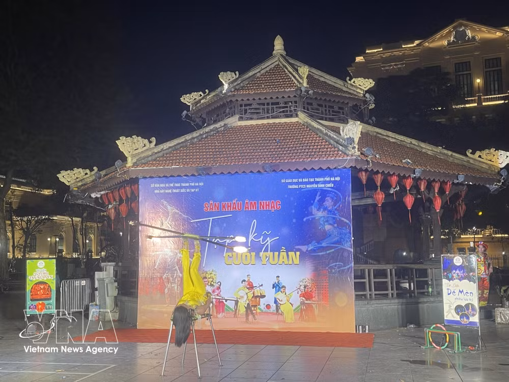 vnanet-potal-ha-noi-soi-dong-khong-gian-nghe-thuat-cong-dong-ben-ho-hoan-kiem-8781821.jpg