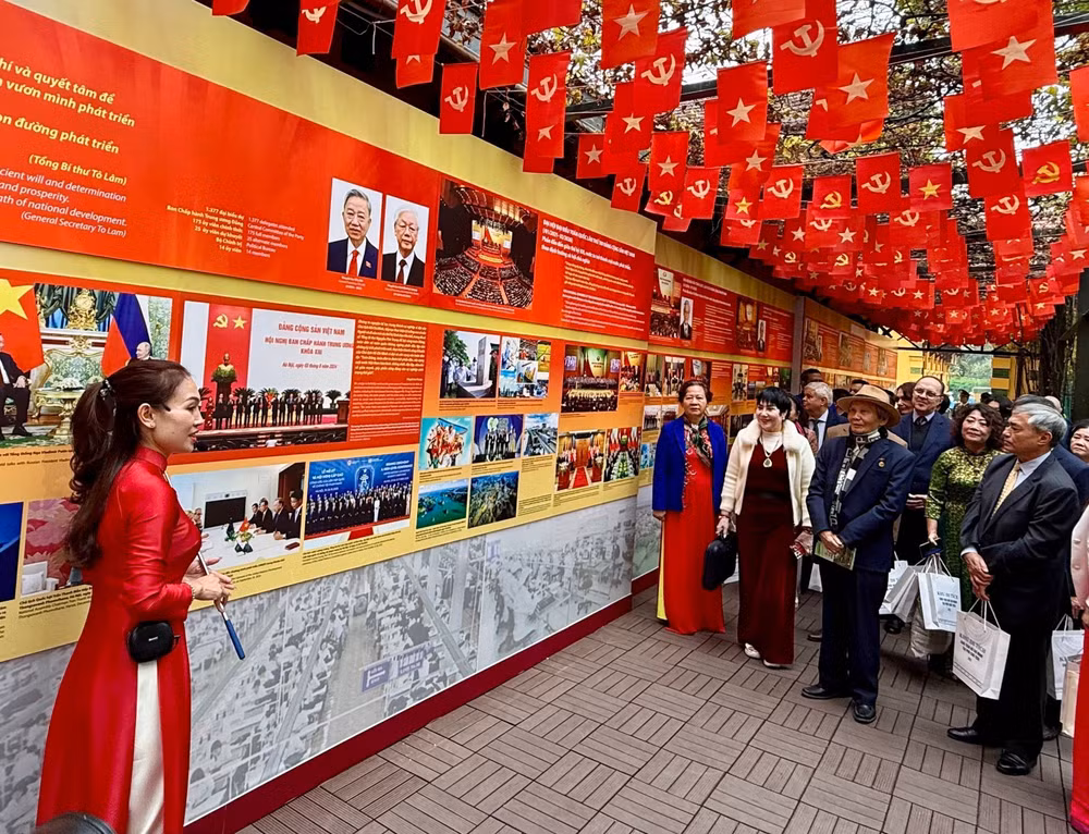 vna-potal-khu-di-tich-phu-chu-tich-khai-mac-chuoi-hoat-dong-chao-mung-dai-hoi-lan-thu-xiv-cua-dang-8529715.jpg