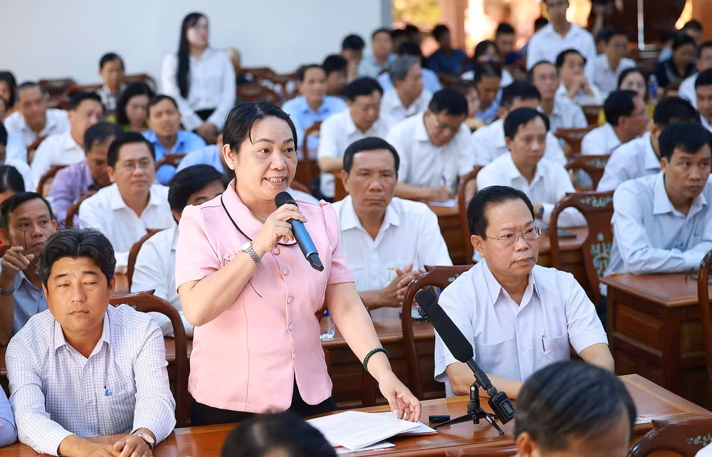 vna-potal-thu-tuong-tiep-xuc-cu-tri-lanh-dao-cac-xa-phuong-cua-thanh-pho-can-tho-8347878.jpg