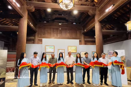 “艺术中的国子监” 展览开幕。图自越通社
