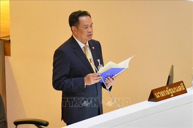 泰国总理阿努廷在泰国国会发表讲话。图自越通社