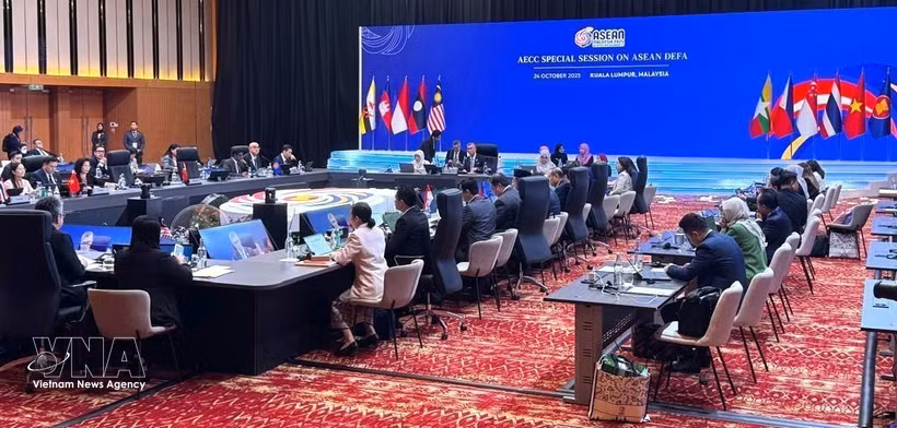 2025年10月24日举行的东盟经济共同体理事会会议。图自越通社