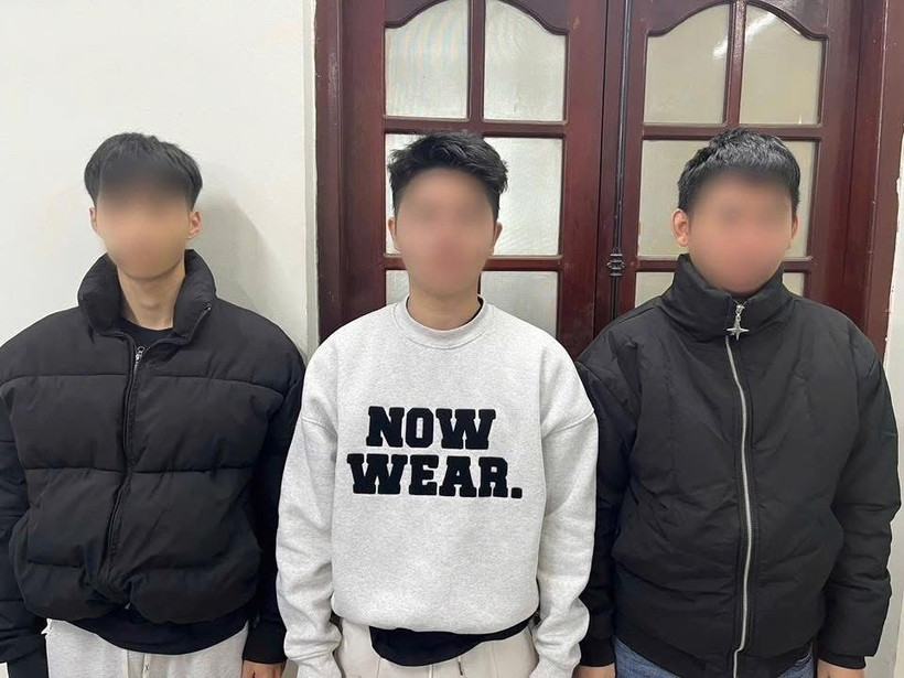 在宣光省公安调查警察机关的三名犯罪嫌疑人。图自越通社