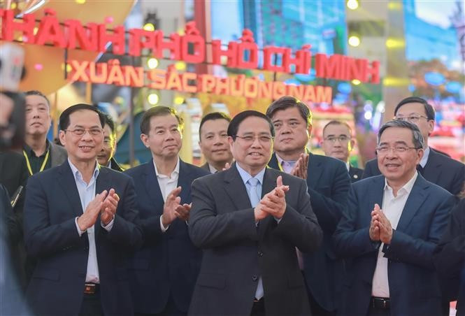 范明政总理视察2026年首届春季博览会开幕式彩排。图自越通社