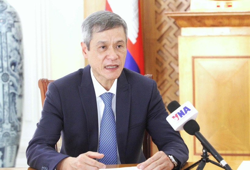 越南驻柬埔寨大使阮明宇接受越通社记者的采访。图自越通社