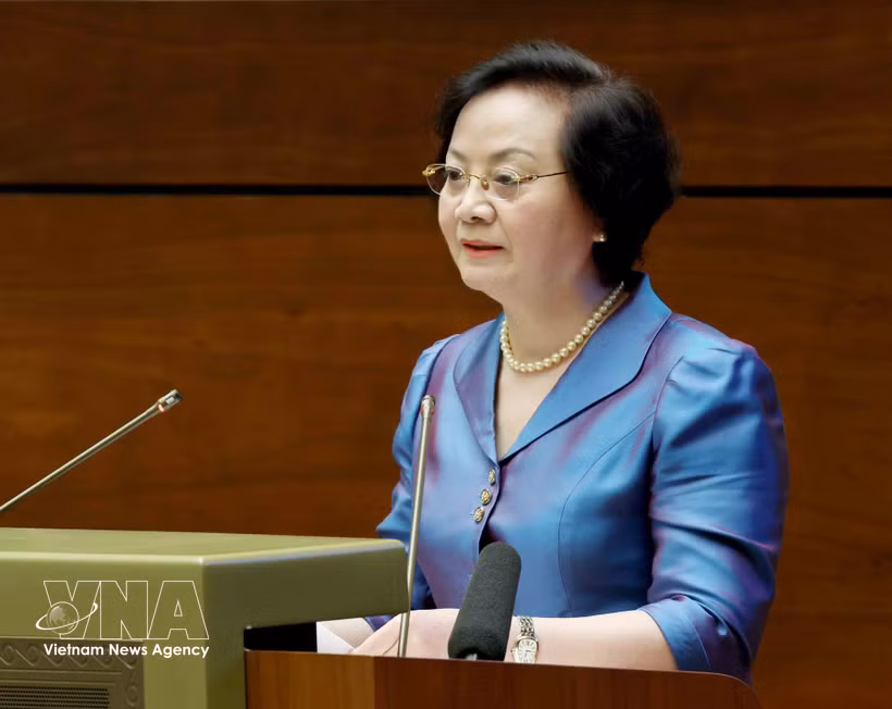 越共中央书记处书记、政府副总理范氏清茶代表政府党组作题为《三级政府模式运行一周年成果评估及继续创新治理方式、提升国家行政管理效能》的专题报告。图自越通社