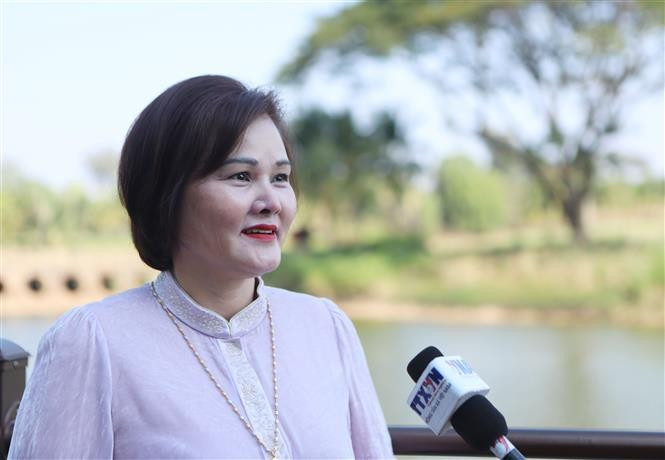 老挝越南企业协会常务委员会委员、海外越南企业家协会副主席范氏明红接受越通社记者的采访。图自越通社