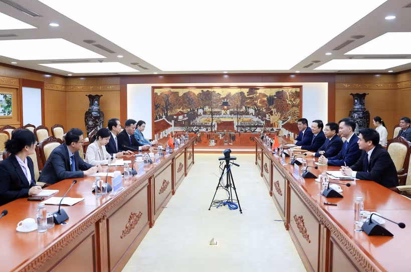 见面会现场。图自《越南财政时报》