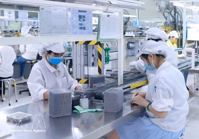 位于富寿省平川一工业园（富寿）的星工越南公司电子元件生产车间。图自越通社