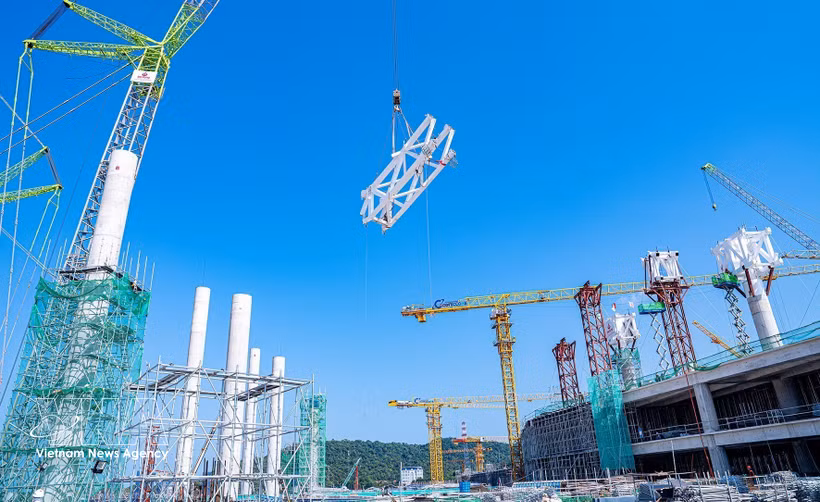 位于安江省富国岛经济特区的富国岛国际机场施工现场。图自越通社
