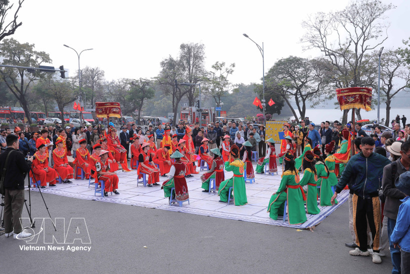 2026年2月21日（农历马年正月初五），河内市还剑坊人民委员会组织“人旗节”开幕式，庆祝农历马年。图自越通社
