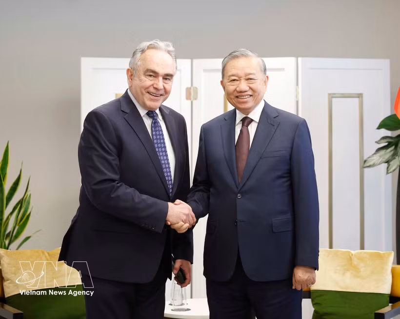 越共中央总书记苏林与美国前副国务卿库尔特·坎贝尔。图自越通社