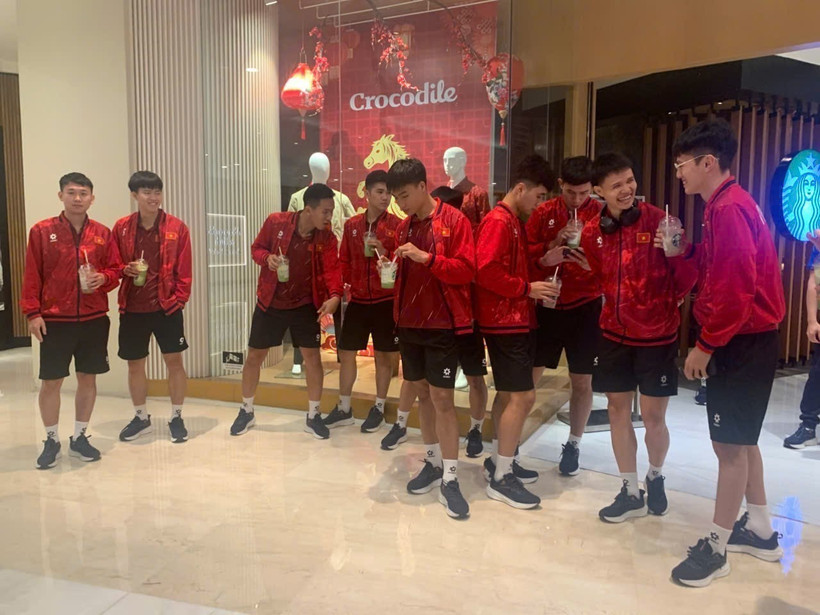 越南室内五人制足球队游览雅加达。图自越通社