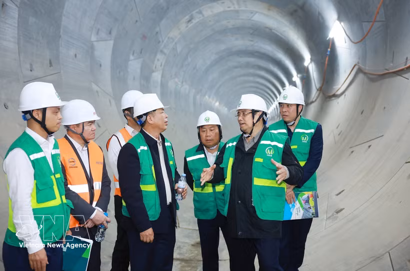 越南政府总理范明政视察呠（Nhổn）—河内火车站高架地铁文庙S11站地下段施工现场。图自越通社