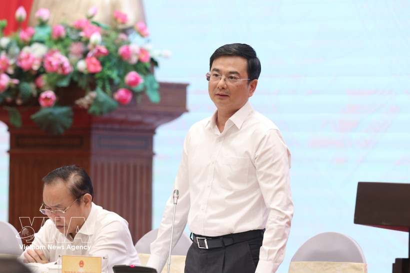 越南国家银行副行长范清河在新闻发布会上发表讲话。图自越通社