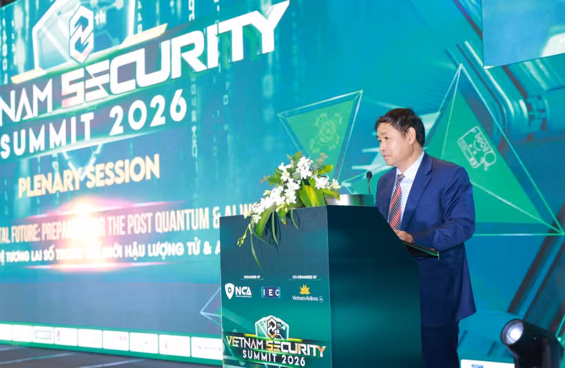 越南国防部网络空间作战司令部副司令阮松兴少将在会议上发表讲话。图自越通社