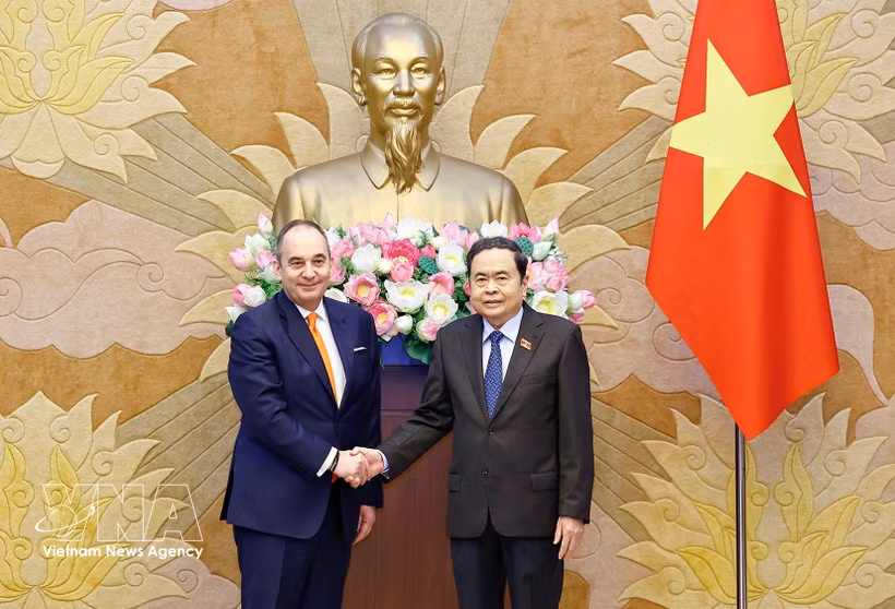 越南国会主席陈青敏与希腊议会第一副议长普拉基奥塔基斯。图自越通社