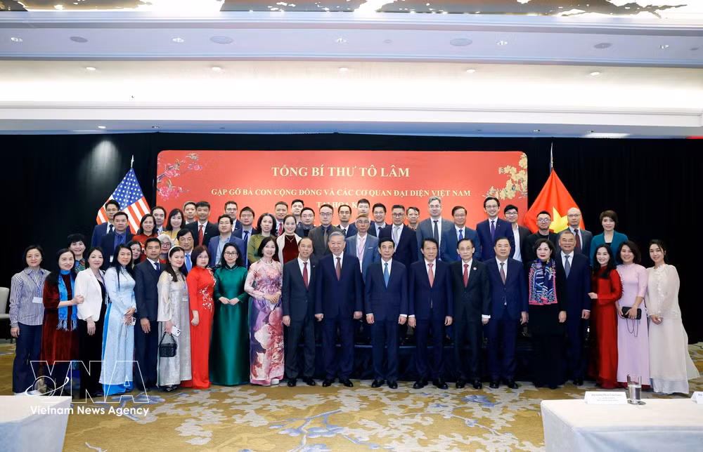 vnanet-ong-bi-thu-to-lam-gap-go-ba-con-cong-dong-va-cac-co-quan-dai-dien-viet-nam-tai-hoa-ky-8599046.jpg