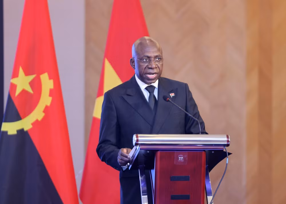 ngoai-truong-angola.jpg