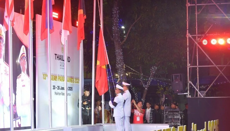 第13届东南亚残疾人运动会升旗仪式。图片来源：nhandan.vn