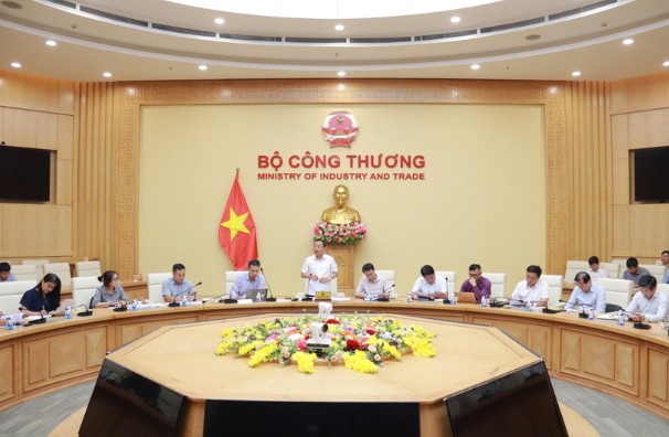 图1：工贸部召开会议贯彻落实第70号决议。工贸部供图