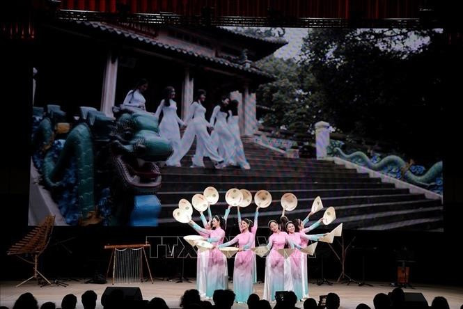附图：俄罗斯越南文化日活动开幕节目。图自nhandan.vn