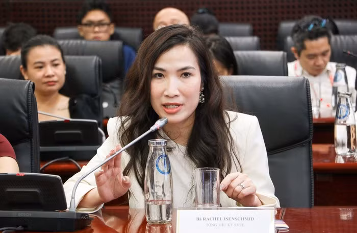 越南—瑞士经济论坛秘书长瑞秋·阮·伊申施密德发表讲话 图自越通社