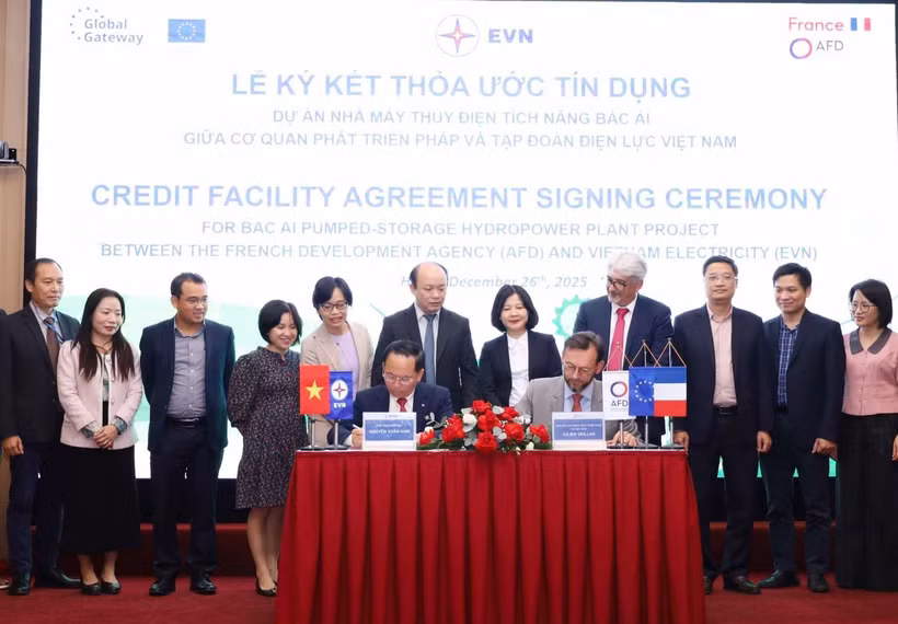 AFD 和 EVN 代表在与会代表的见证下签署协议。图自evn.com.vn 