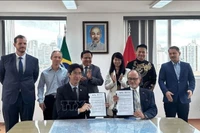 巴西-越南商会（BVC）与巴西-越南圣埃斯皮里图州工商会的谅解备忘录签署仪式。大使馆供图