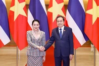 越南国会主席陈青敏会见泰国总理佩通坦。图自越通社