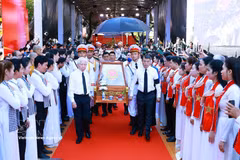 越南政府总理黎明兴出席731具烈士遗骸祭悼仪式并送葬安葬