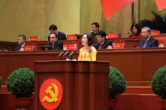 越共中央委员、国会副主席阮氏青发言 图自越通社