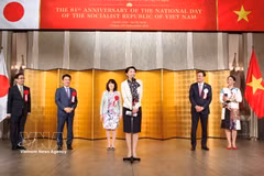 日本众议员、日越友好议员联盟会长小渕优子发表祝贺越南国庆的讲话。图：越通社