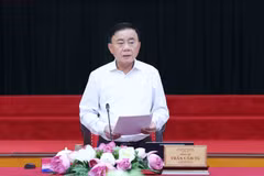 越共中央政治局委员、中央书记处常务书记陈锦秀发表讲话 图自越通社