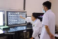 在核能应用领域中，医疗是取得突破性进展并为民众带来最直接、最切实利益的行业。在同奈省，核医学技术在疾病诊断和治疗中的应用正助力提升诊疗质量，帮助及早发现多种病症，尤其是在辅助癌症治疗方面。图：越通社