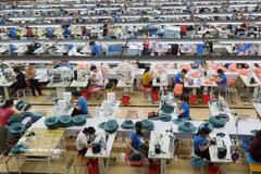 TNG Sông Công工厂缝纫生产线一角。图：越通社