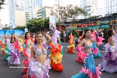 2026年庆和海洋节街头嘉年华色彩缤纷。图自越通社