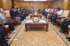 越南记者协会在河内与韩国记者协会代表团举行工作会谈 图自越通社