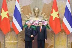 国会主席陈青敏与泰王国国会主席兼下议院议长索蓬·扎拉姆 图自越通社