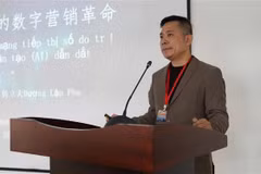 中国企业代表发表讲话 图自越通社