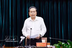 越共中央政治局委员、国会主席陈青敏以越共中央政治局和越共中央书记处第220号检查监督团团长身份主持会议 图自越通社