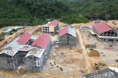越南岘港市拉埃埃乡小学—初中一贯制寄宿学校的教学及配套建筑正逐步成形。 图自越通社 