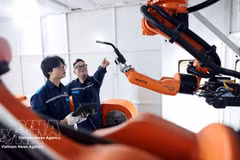 越共中央政治局第57号决议已明确指出，科学、技术、创新与数字转型是战略突破，在国家新型增长模式中发挥着关键作用。图自越通社