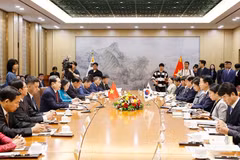 越南国会主席陈青敏与韩国国会议长赵正植举行会谈 图自越通社