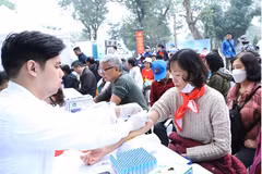 岘港市7月1日起在93个乡坊和特区启动全民免费健康体检 图自Vietnam+